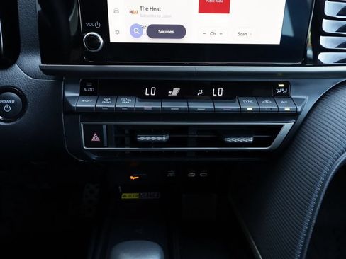 Used 2025 Toyota Camry SE FWD image 37