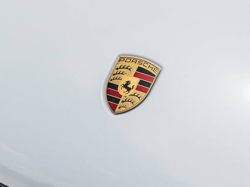 Certified 2025 Porsche Macan image 18