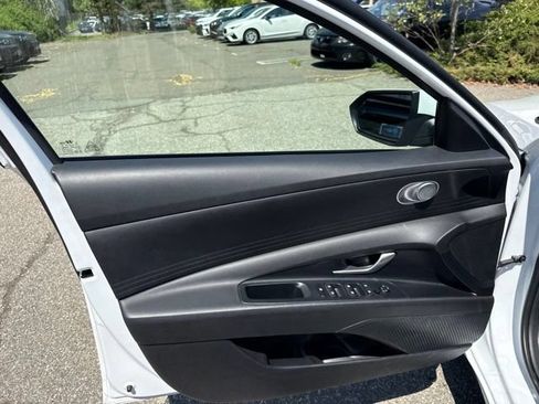 Certified 2024 Hyundai Elantra SEL FWD image 34