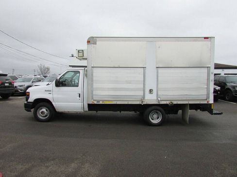 Used 2012 Ford E-450 and Econoline 450 Super Duty w/ PWR Locks & Windows Group RWD image 2