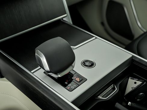 Used 2024 Land Rover Range Rover Long Wheelbase Autobiography image 36