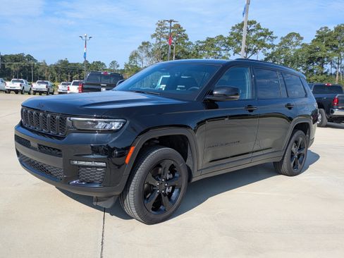 Used 2025 Jeep Grand Cherokee L Limited w/ Black Appearance Package AWD/4WD image 1