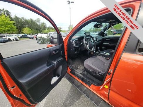 Used 2016 Toyota Tacoma TRD Sport w/ Premium & Technology Package image 25