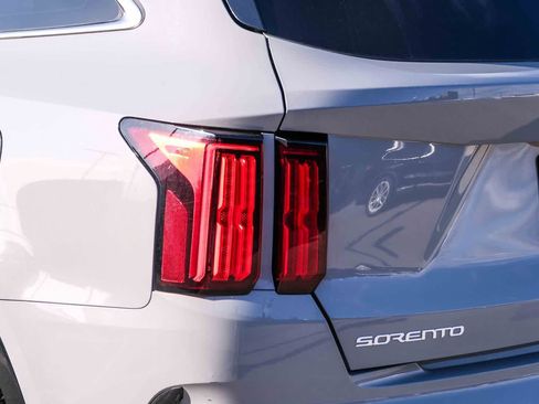 Used 2023 Kia Sorento SX AWD/4WD image 7