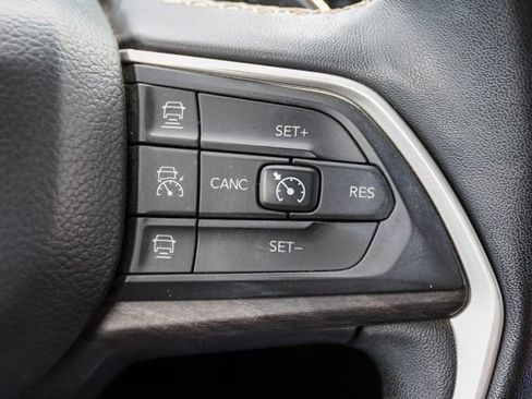 Used 2022 Jeep Grand Cherokee L Limited w/ Black Appearance Package AWD/4WD image 30