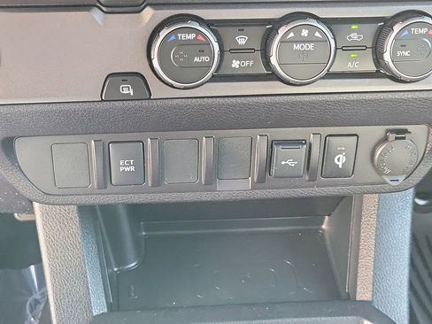 Used 2022 Toyota Tacoma TRD Sport w/ TRD Premium Sport Package image 24