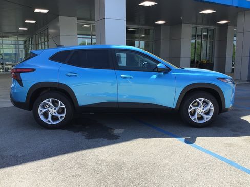 New 2026 Chevrolet Trax LS w/ LS Convenience Package FWD image 4