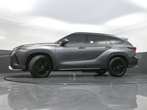 Used 2023 Toyota Highlander XSE FWD image 29