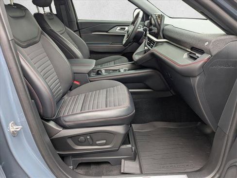 Used 2025 Ford Explorer ST-Line w/ Premium Package RWD image 19