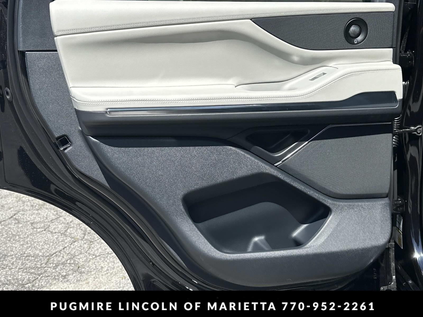 New 2026 Lincoln Navigator Premiere AWD/4WD image 23