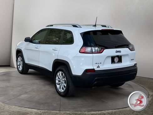 Used 2020 Jeep Cherokee Latitude w/ Cold Weather Group AWD/4WD image 5