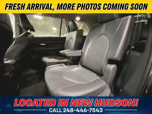 Used 2025 Toyota Grand Highlander AWD image 23