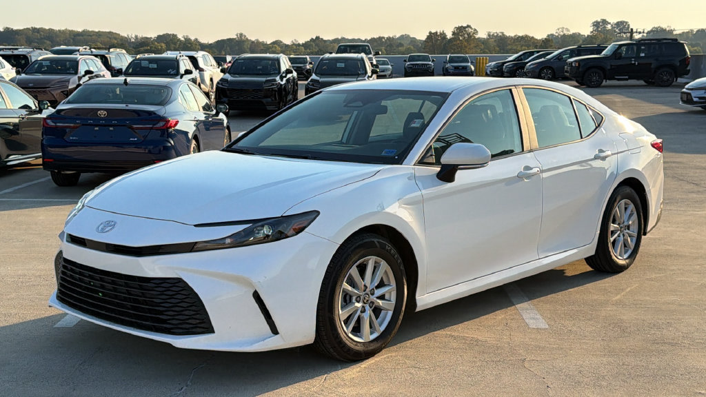 Used 2025 Toyota Camry LE FWD image 2