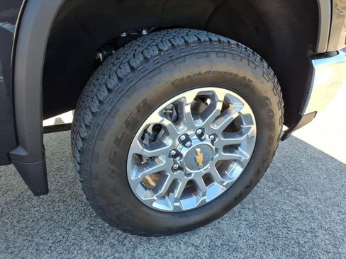 Used 2024 Chevrolet Silverado 2500 LTZ w/ LTZ Plus Package image 9