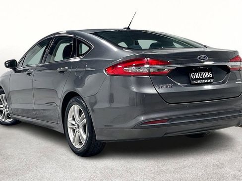 Used 2018 Ford Fusion SE w/ Fusion SE Technology Package image 15