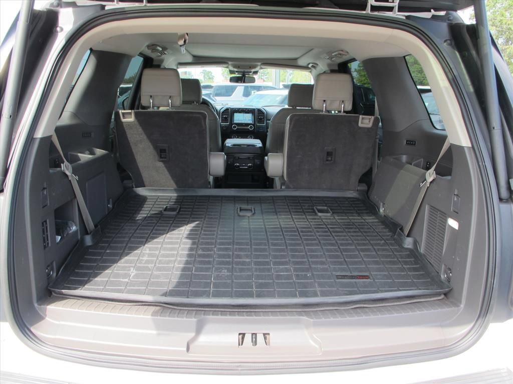 Used 2018 Ford Expedition Limited w/ Equipment Group 301A RWD image 17