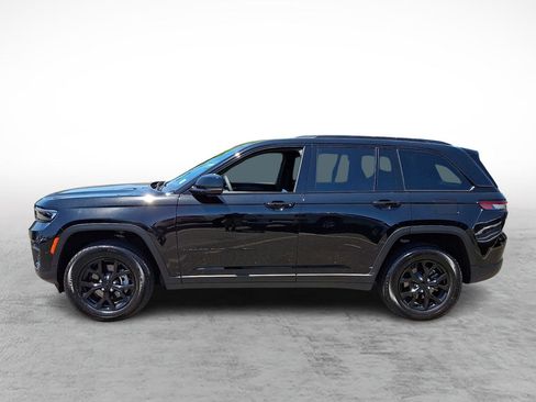 Certified 2025 Jeep Grand Cherokee Altitude AWD/4WD image 2