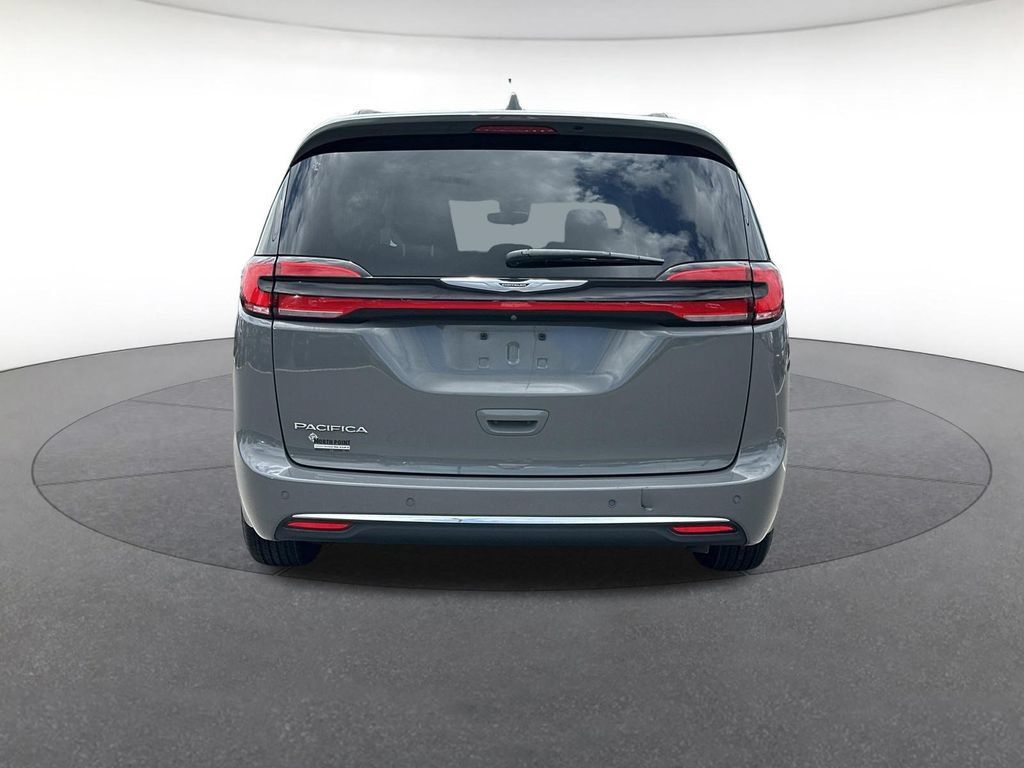 Certified 2022 Chrysler Pacifica Touring-L FWD image 4