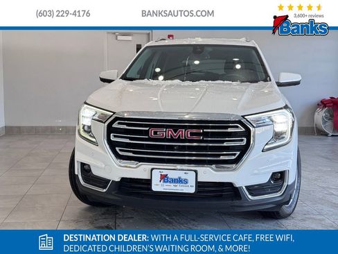 Certified 2022 GMC Terrain SLT w/ Tech Package image 3