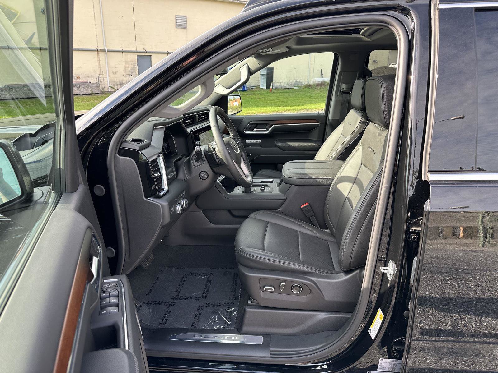 Used 2024 GMC Sierra 1500 Denali w/ Denali Reserve Package AWD/4WD image 15