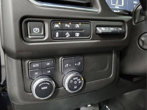 Used 2023 GMC Yukon AT4 w/ Technology Package image 10