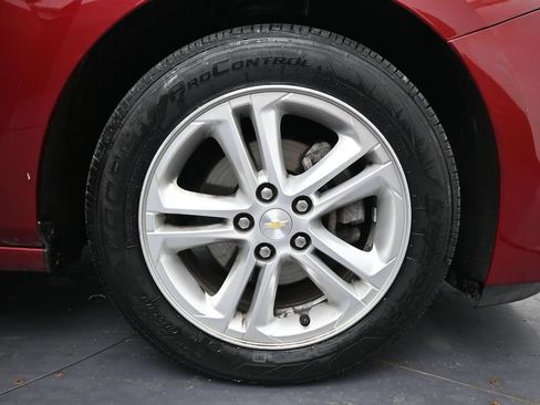 Used 2018 Chevrolet Cruze LT w/ Convenience Package FWD image 29