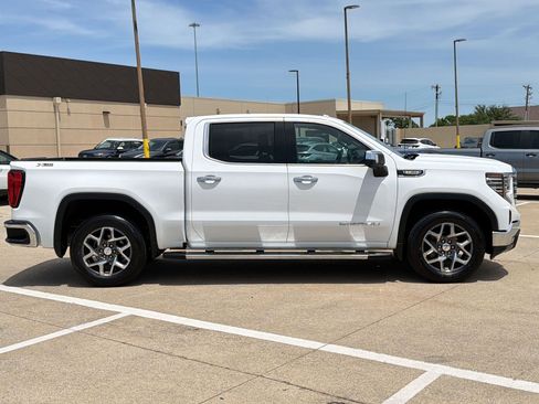 Used 2022 GMC Sierra 1500 SLT w/ X31 Off-Road Package AWD/4WD image 8