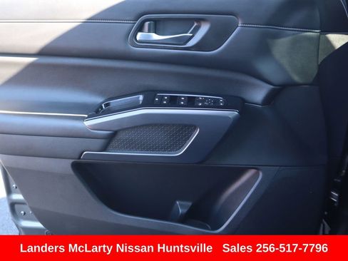 Used 2022 Nissan Pathfinder SL image 21