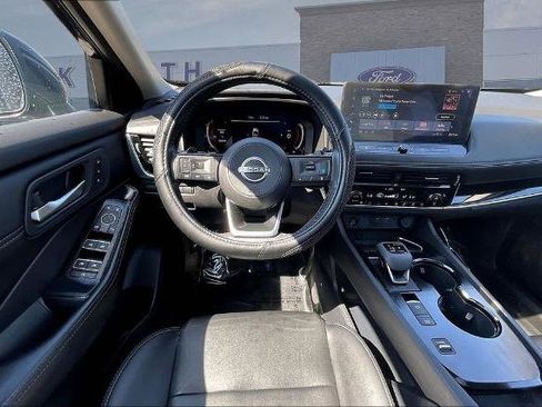 Used 2024 Nissan Rogue SL w/ SL Premium Package image 8