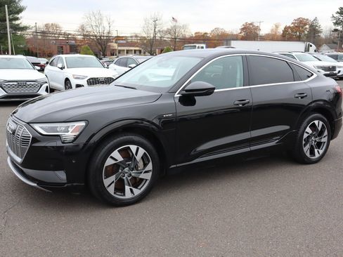 Used 2020 Audi e-tron Premium Plus image 2