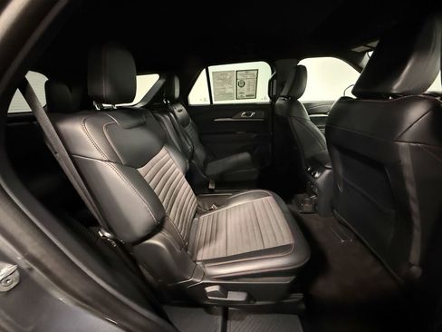 Used 2025 Ford Explorer ST-Line image 14