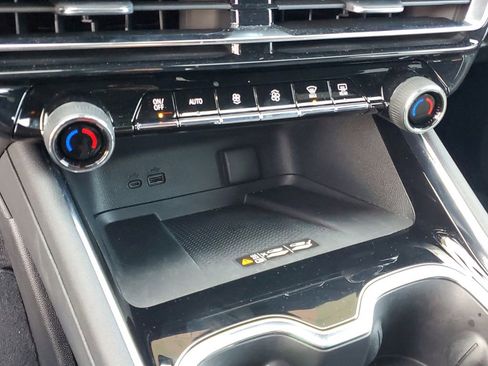 Used 2025 Chevrolet Traverse LT w/ Driver Confidence Package image 20