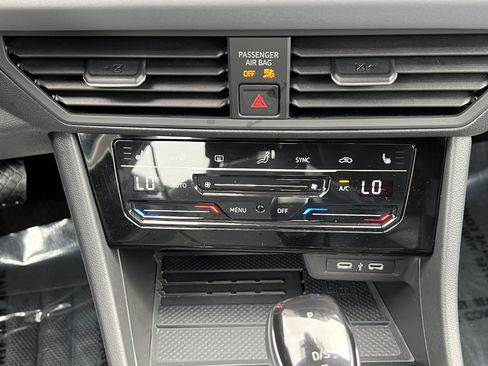 Used 2025 Volkswagen Jetta SE image 28