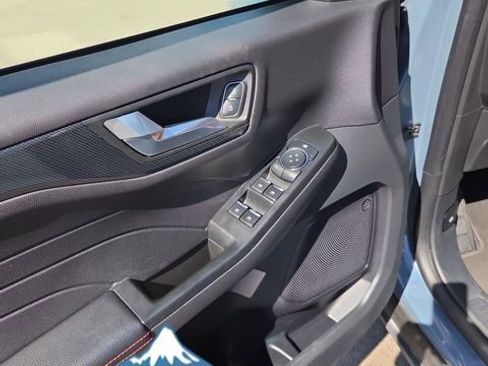 Used 2025 Ford Escape ST-Line FWD image 12