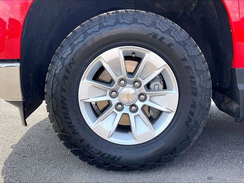 Used 2025 Chevrolet Silverado 1500 LT image 2