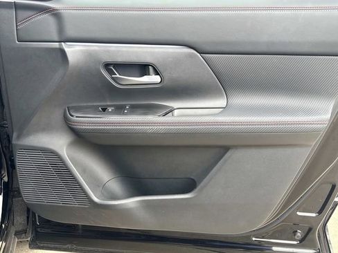 Used 2025 Nissan Kicks SR FWD image 19