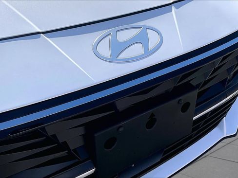 Used 2025 Hyundai Elantra SEL FWD image 30