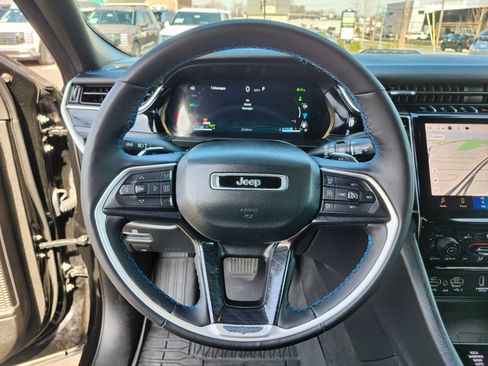 Used 2023 Jeep Grand Cherokee Trailhawk w/ Luxury Tech Group III image 27