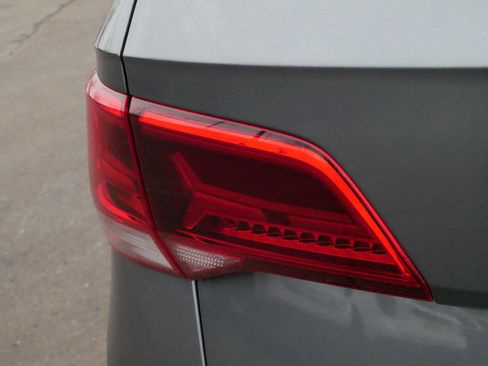 Certified 2022 Volkswagen Taos SEL image 17