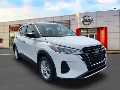 New 2025 Nissan Kicks Play S