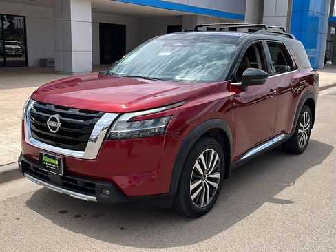 Used 2022 Nissan Pathfinder Platinum w/ Cargo Package FWD image 3