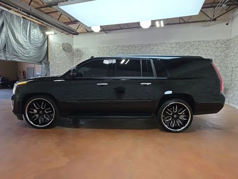 Used 2020 Cadillac Escalade ESV Luxury AWD/4WD image 4