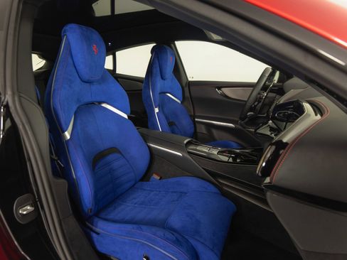 Used 2025 Ferrari Purosangue AWD/4WD image 15
