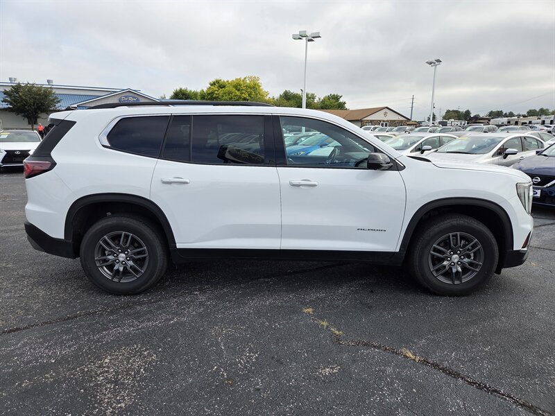 Used 2025 GMC Acadia Elevation FWD image 2