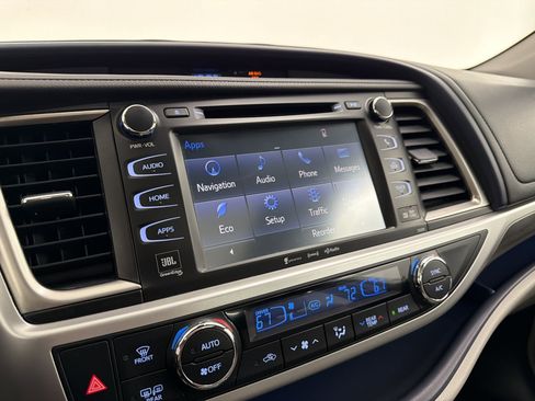 Used 2019 Toyota Highlander Limited Platinum FWD image 25
