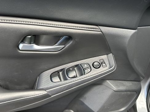 Used 2024 Nissan Sentra SV FWD image 22