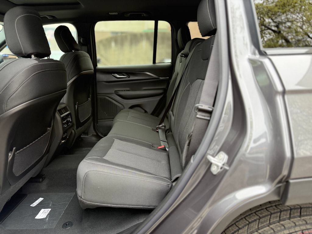New 2026 Jeep Grand Cherokee 4WD image 13