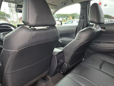 Used 2025 Toyota Corolla Cross XLE FWD image 22
