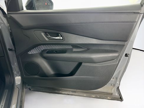 Used 2023 Nissan Ariya AWD image 31