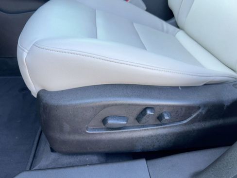 Used 2022 Cadillac XT4 Luxury image 14